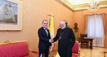 Ceyhun Bayramov Vatikanın arxiyepiskopu ilə müzakirə apardı