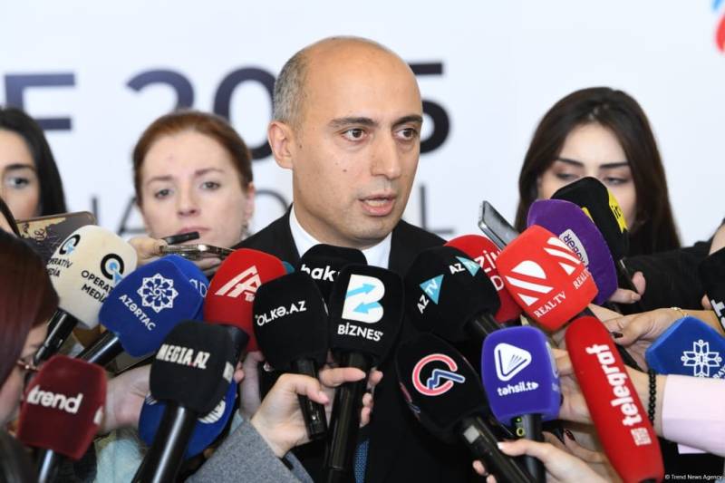 Emin Əmrullayev sertifikasiyadan keçən bütün müəllimlərin əməkhaqqlarının nəticədən asılı olmayaraq eyni qədər artırılmasını təklif edir