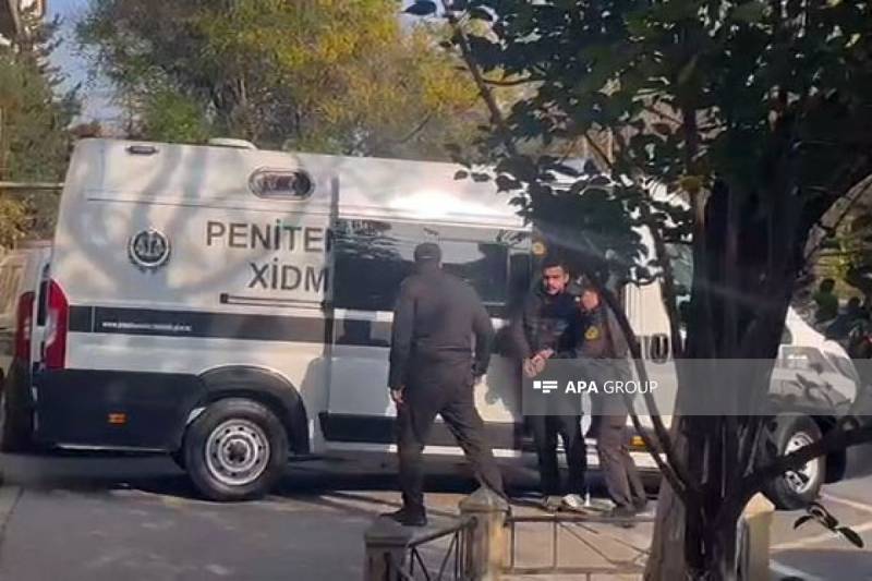 Şəhidlər xiyabanında qeyri-etik videolar çəkən əcnəbilər üzr istəyiblər, ittiham aktı elan olunub - YENİLƏNİB