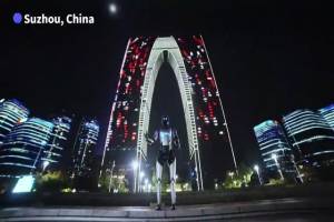 Çində humanoid robot 100 km yol qət edərək dünya rekordunu yeniləyib - VİDEO Xəbər şəkili