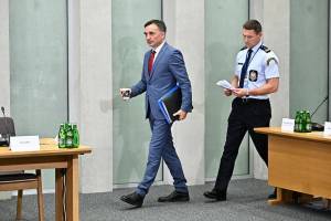 Polşa Prokurorluğu sabiq ədliyyə nazirinin saxlanılması barədə qərar verib Xəbər şəkili