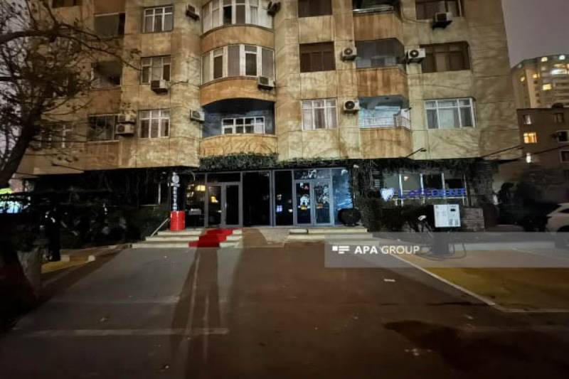 Ötən gün yanğının baş verdiyi binanın sakinləri hələ də evlərinə buraxılmayıb - FOTO