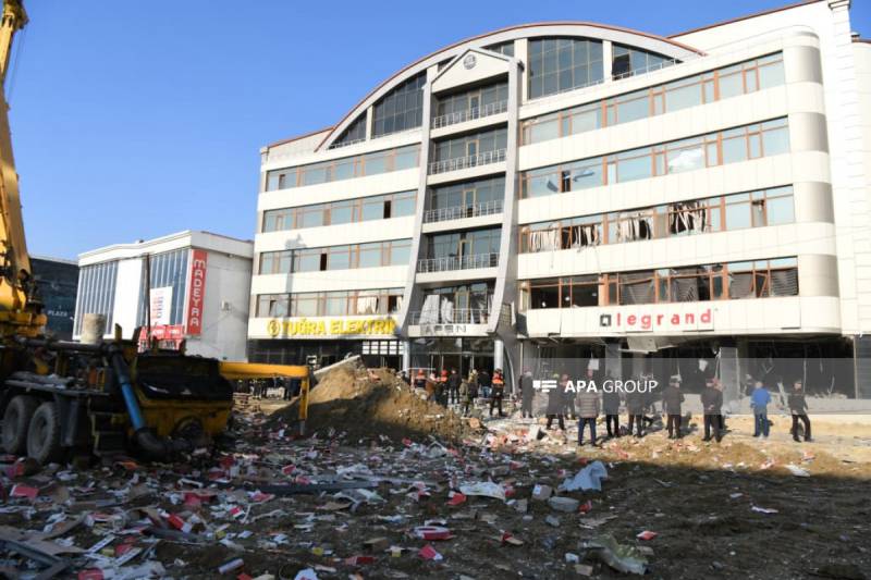 Bakıda biznes mərkəzində partlayış baş verib, xəsarət alanlar var - YENİLƏNİB-3 - FOTO - VİDEO