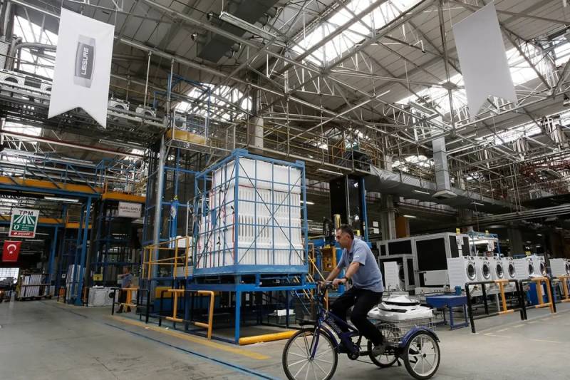 Türkiyənin Məişət Texnikası Nəhəngi "Arçelik" Taylanddakı Zavodunu Bağlayır - İşçilərə 3 Milyon Dollar Ödəniləcək