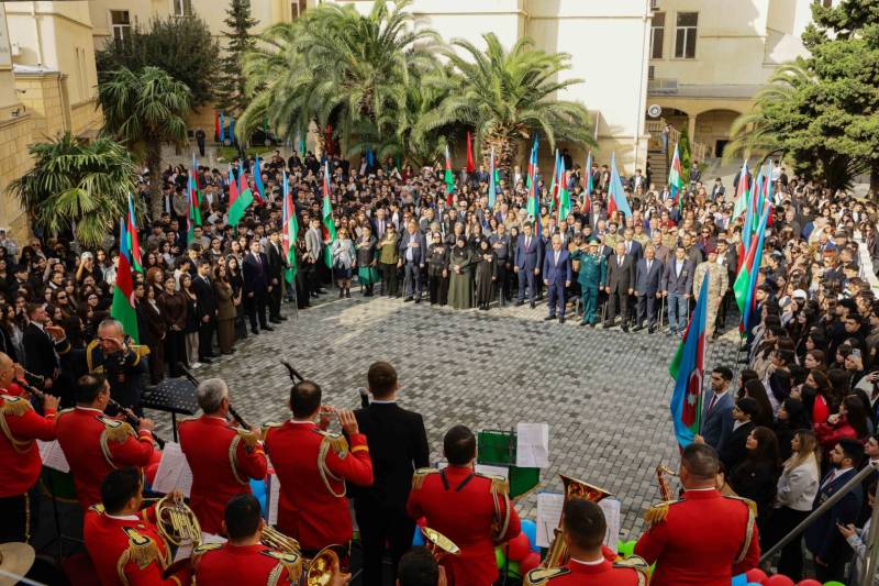 UNEC-də Zəfər Gününün 5 illiyinə həsr olunmuş təntənəli tədbir keçirilib (FOTO)