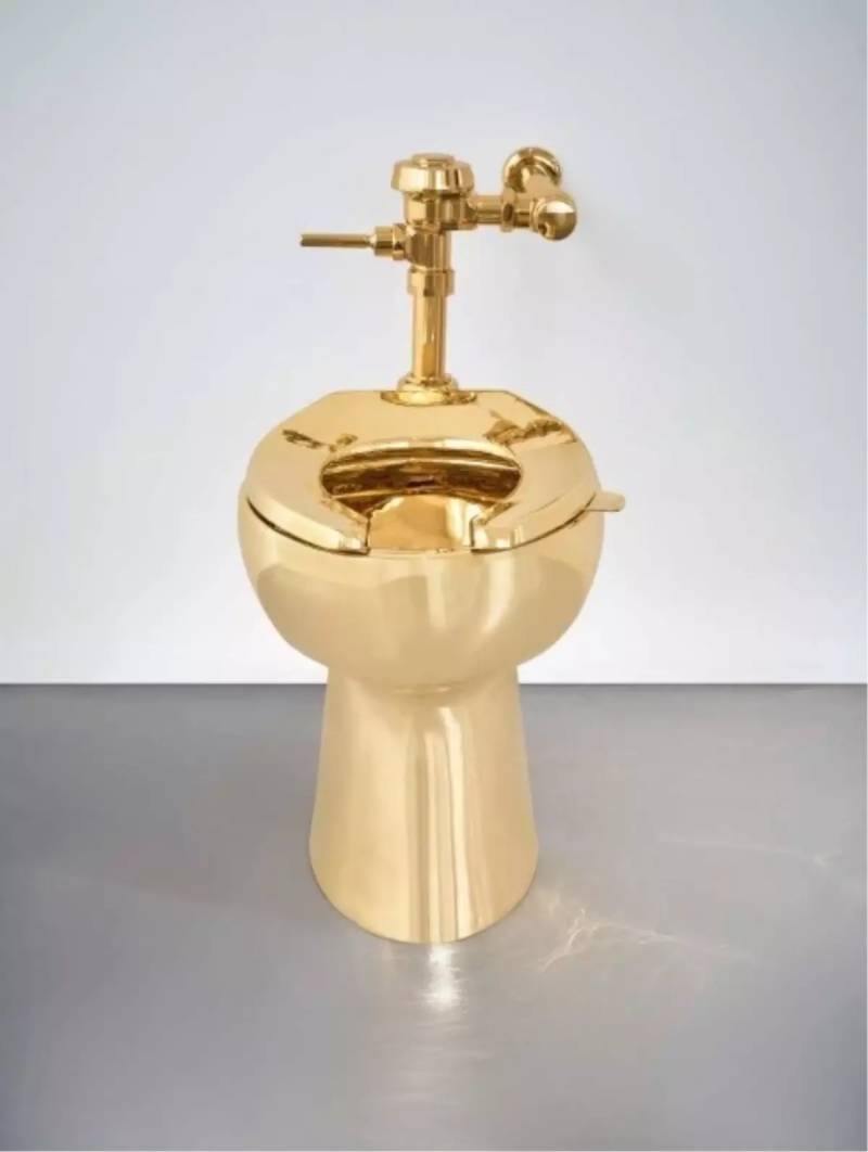 ABŞ-da Qızıl Tualet Rekord Qiymətə Satıldı: Maurizio Cattelanın 18 Əyarlı "Amerika" Əsəri 12.1 Milyon Dollara Alıcı Tapdı