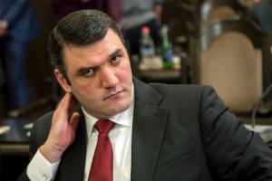 Ermənistan sabiq baş prokurorun ekstradisiyası üçün Rusiyaya müraciət edəcək Xəbər şəkili