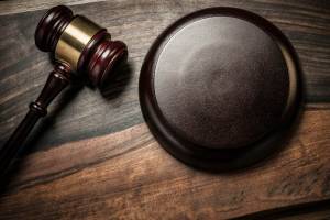 Rüşvətlə rəy verməkdə təqsirləndirilən ekspert barəsində cinayət işi məhkəməyə göndərilib Xəbər şəkili