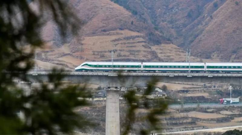 Çində Dəhşətli Qəza: Sınaq Qatarı İşçiləri Vuraraq 11 Nəfərin Ölümünə Səbəb Oldu Xəbər şəkili