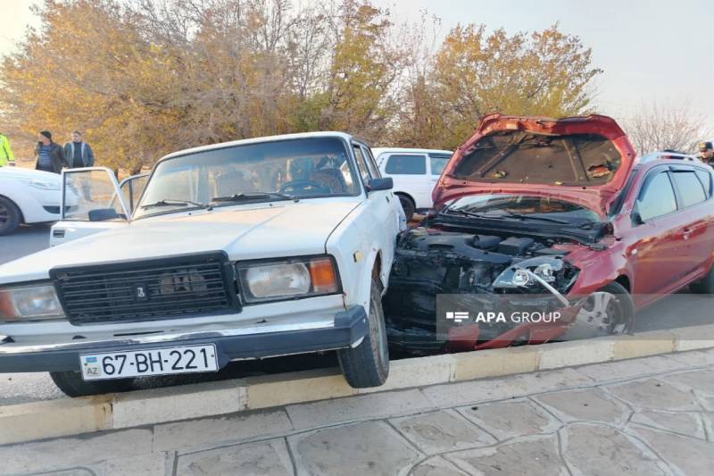 Babək rayonunda iki maşın toqquşub, ana və övladları xəsarət alıb