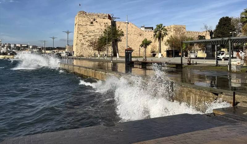 Qara Dənizdəki Fırtına Sinop Sahillərini Vurub: Gəmilər Limanlara Sığındı