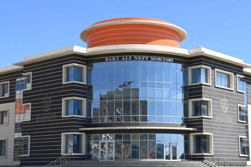 Bakı Ali Neft Məktəbinin yaradılmasından 14 il ötür