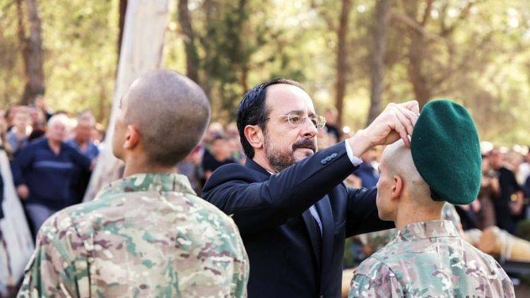 Prezident Xristodulidis Yaşıl Beretdə: Rum Komandoları Həddi Aşan Şüarlar Səsləndirdi