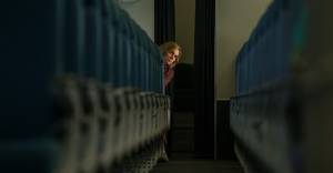 "Pluribus" Serialı: Carolun (Rhea Seehorn) Bədbinliyi Bütün Dünyanı Xilas Edə Bilərmi? Xəbər şəkili