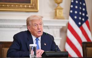 Tramp Mərkəzi Asiyanın beş ölkəsi ilə keçirilən sammitin yekunlarını açıqlayıb Xəbər şəkili