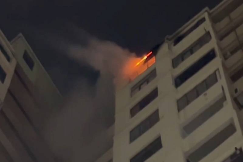 Bakıda yaşayış binasında yanğın olub, iki nəfər zəhərlənib - VİDEO - YENİLƏNİB-1