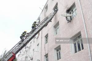 Sumqayıtda yaşayış binasında yanğın olub, 21 nəfər təxliyə olunub