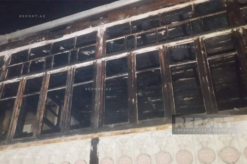 Şamaxıda ikimərtəbəli ev yanır