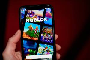 "Roblox" Yanvardan Etibarən Bütün İstifadəçilər Üçün Söhbətə Girişdə Yaşın Məcburi Təsdiqlənməsini Tətbiq Edir Xəbər şəkili