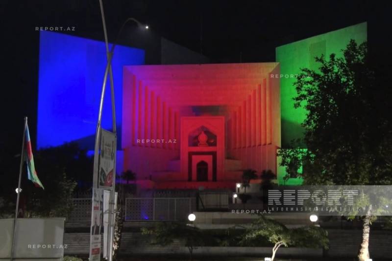 Pakistanda Baş nazir ofisi Azərbaycan bayrağının rəngləri ilə işıqlandırılıb