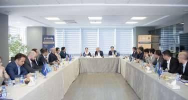 Emin Əmrullayev müsabiqə qalibləri ilə görüşdü