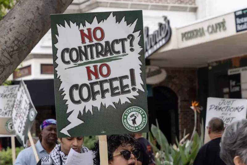 ABŞ-dakı Starbucks Tətilləri Ölkə Boyu Yayılır: "Kommunist" Rəhbərdən Siyasi Dəstək
