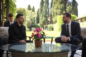 Zelenski ilə Vens arasında telefon danışığı olub Xəbər şəkili