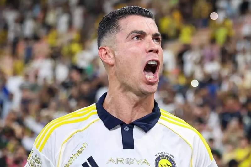 Ronaldu: "Mən Messidən Yaxşıyam" - Ulduz Futbolçudan Təvazökarlıqdan Uzaq Sərt Cavab Xəbər şəkili