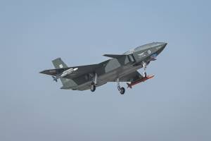 Bayraktar KIZILELMA Havadan-Havaya Raketlə Hədəfi Vurdu: Pilotsuz Qırıcı Aviasiya Tarixində Bir İlkə İmza Atır Xəbər şəkili