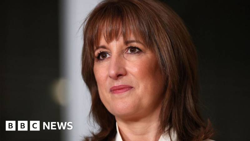 Dauninq Strit Rəyçel Rivzin Büdcə ərəfəsində maliyyə ilə bağlı ictimaiyyəti yanıltdığı iddialarını rədd edir