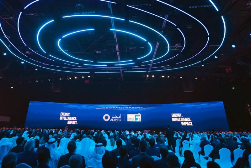 Azərbaycan BƏƏ-də enerji transformasiyası sahəsində təcrübəsini bölüşüb