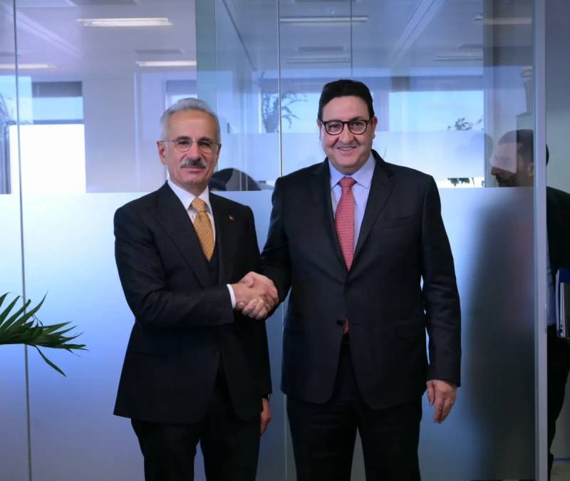 Türkiyənin Nəqliyyat Naziri Uraloğlu Londonda Mərakeşli Həmkarı Kayouh ilə Əməkdaşlığı Müzakirə Etdi