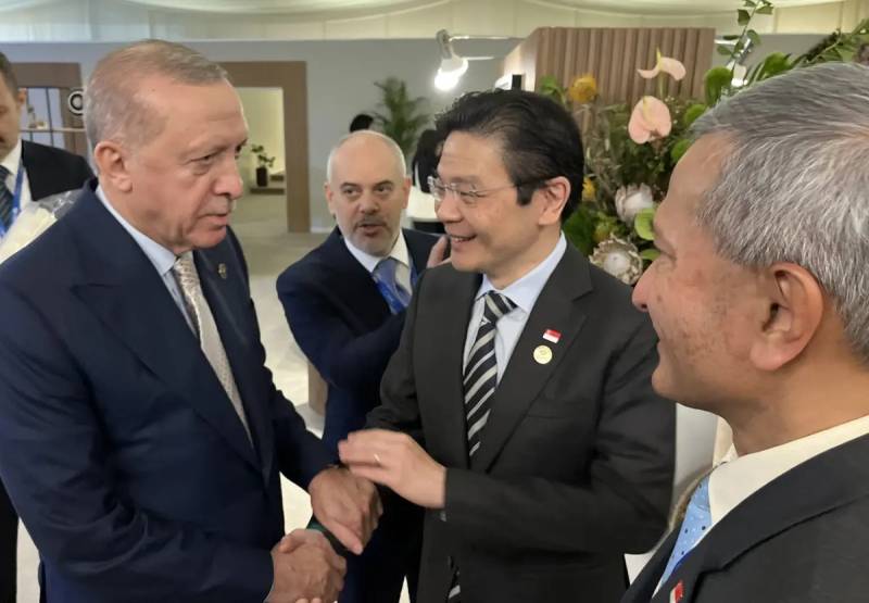 Prezident Ərdoğan G20 Zirvəsində Sinqapurun Baş Naziri Lourens Vonqla Görüşdü