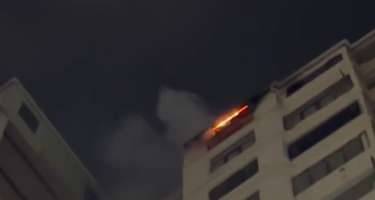 Bakıda yaşayış binasında yanğın oldu -VİDEO