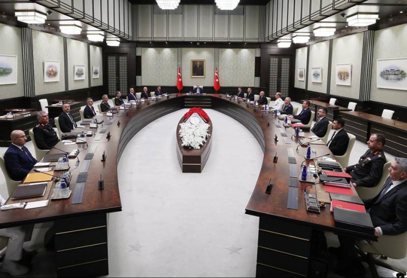 Türkiyə Təhlükəsizlik Şurası regionda sülh və sabitliyin təmin edilməsi məsələlərini müzakirə edib