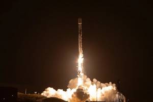 "Falcon 9" raketi Cənubi Koreyanın beşinci casus peykini uğurla orbitə çıxarıb