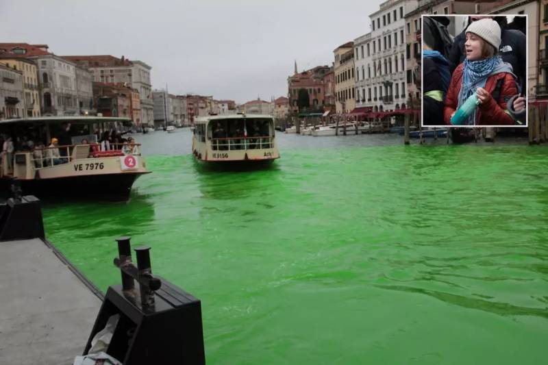 Qreta Tunberqə Venesiyaya Giriş Qadağası: Fəal Niyə Böyük Kanalı Yaşıl Rəngə Boyadı?