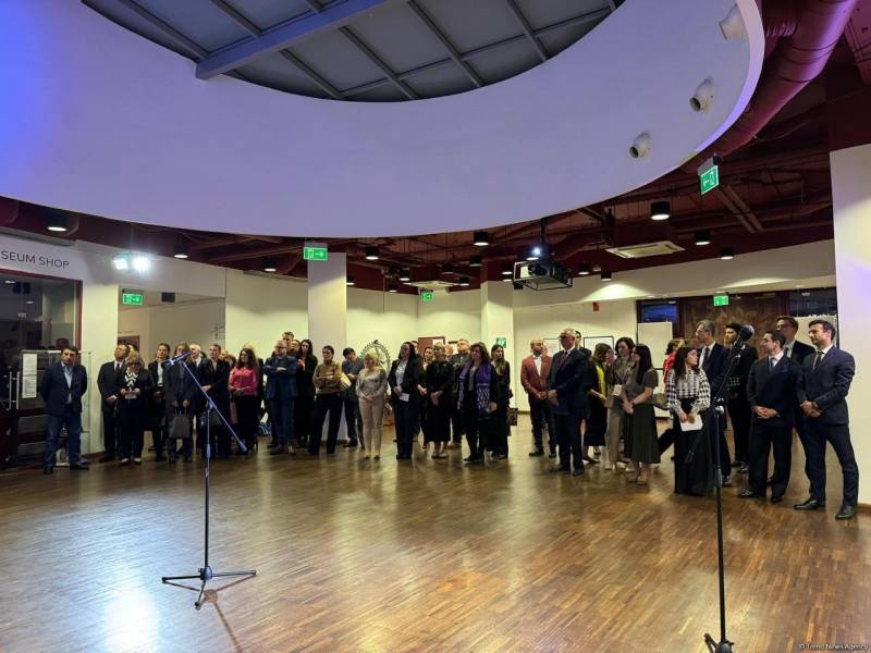 Zəfər Günü ərəfəsində Azərbaycan xalçası Polşa Muzeyinə hədiyyə olunub (FOTO)