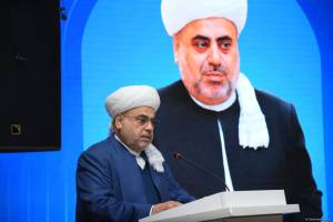 Bütün kilsələr Azərbaycanda qardaş kimi yaşayır - Allahşükür Paşazadə