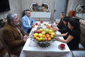 “Bakı Şəbəkəsi” İB Milli Qəhrəman, şəhid jurnalist Fəxrəddin Şahbazovun ailə üzvlərinə baş çəkib (FOTO/VİDEO) Xəbər şəkili