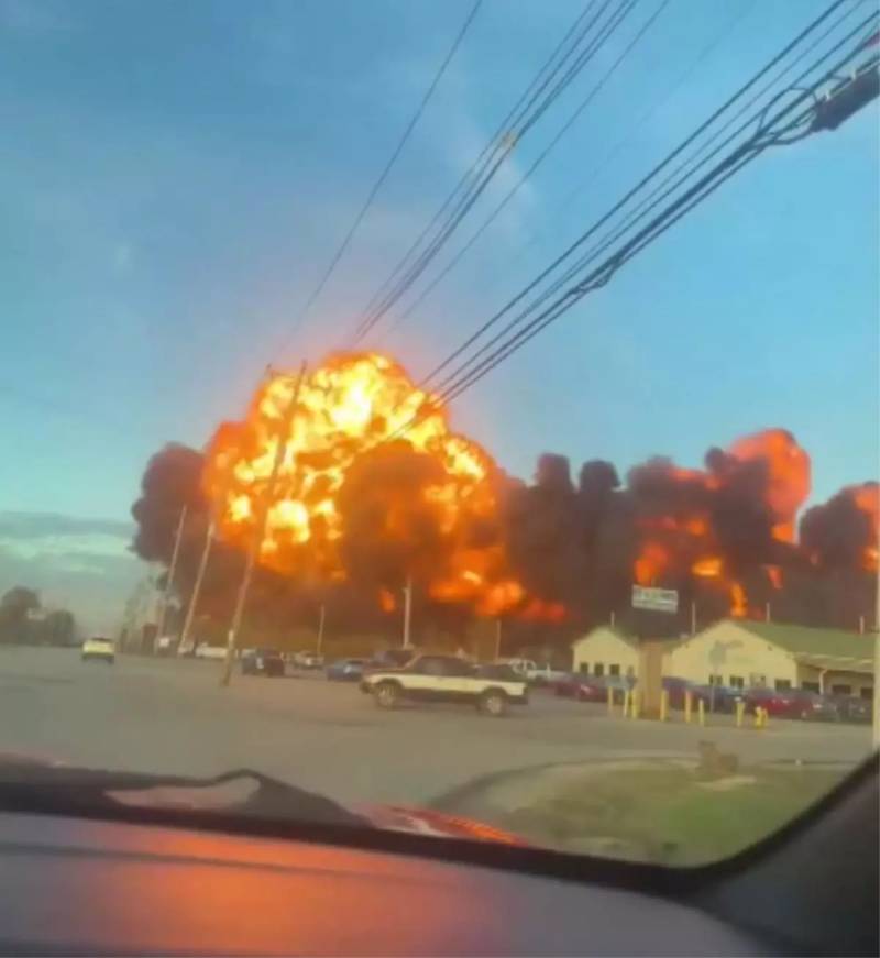 Louisville'də UPS Yük Təyyarəsi Qəzaya Uğradı: Hava Limanı Bağlandı, Bölgədə Yanğın Başladı Xəbər şəkili