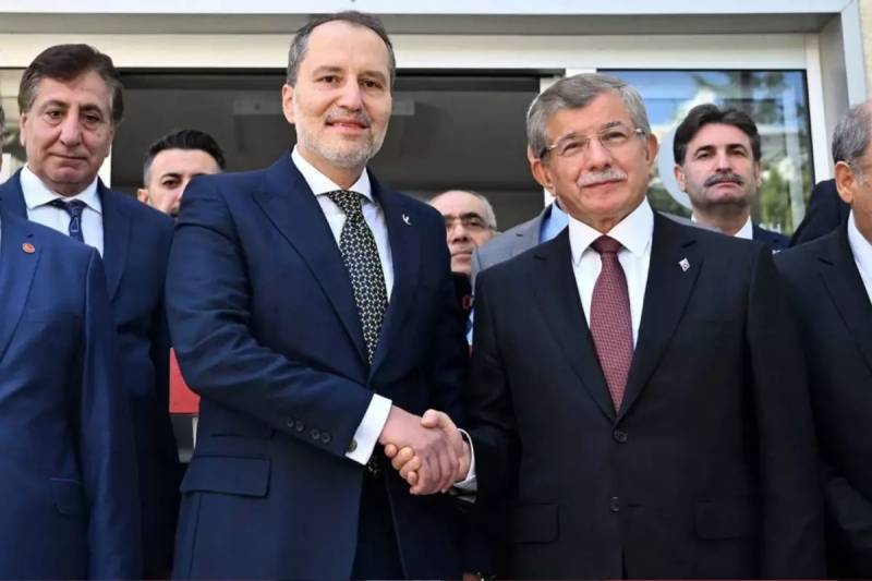 Siyasətin Əsas Gündəmi: Gelecek və Yeniden Refah Partiyaları Birləşmə Danışıqlarına Başlayıb