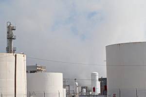 ABŞ-də neft emalı zavodunda partlayış baş verib