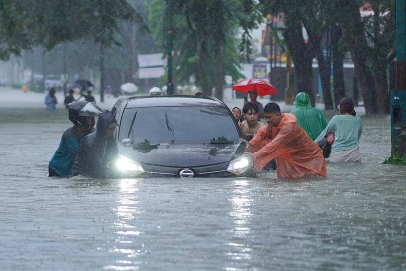 İndoneziyada daşqınlar nəticəsində ölənlərin sayı 435 nəfərə çatıb