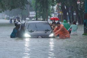 İndoneziyada daşqınlar nəticəsində ölənlərin sayı 435 nəfərə çatıb