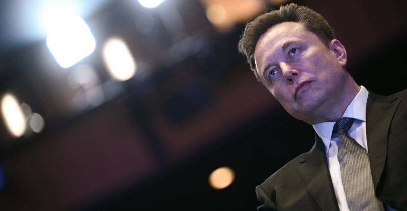 İlon Maskın Grok Süni İntellektinə Təsiri: Çatbotun Ona Qarşı Pərəstişi Niyə Artır?