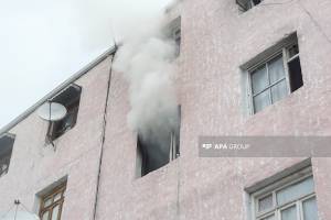 Bakıda çoxmərtəbəli binada yanğın başlayıb Xəbər şəkili