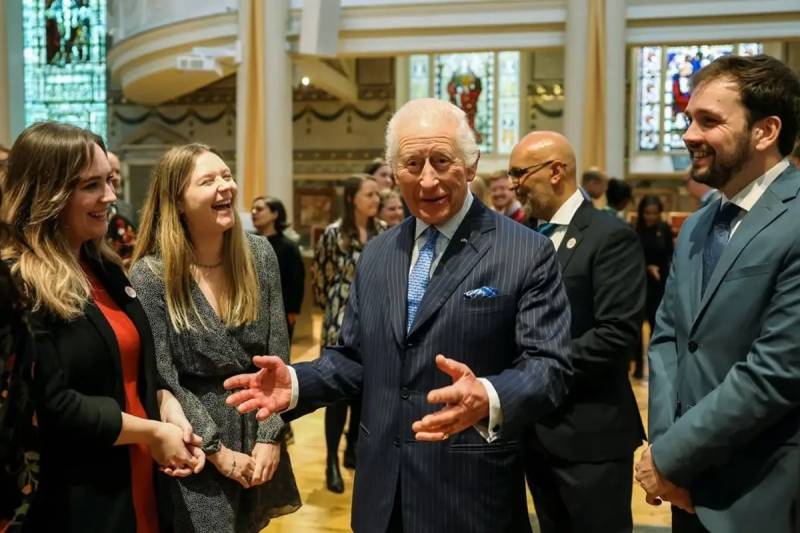 Kral III Çarlzın Uşaqlıq Saçı Hərracda – Qiyməti Hər Kəsi Təəccübləndirdi Xəbər şəkili