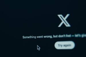 "X" sosial şəbəkəsi 120 milyon avro cərimələndikdən sonra AK-nın reklam hesabını bloklayıb Xəbər şəkili