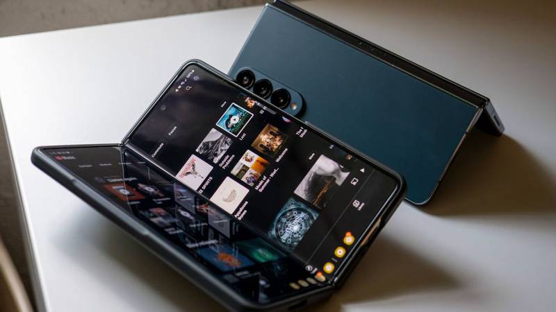 Samsung İki Qatlanan Telefon Hazırlayır: Yeni Galaxy Z Fold FE Gəlirmi?